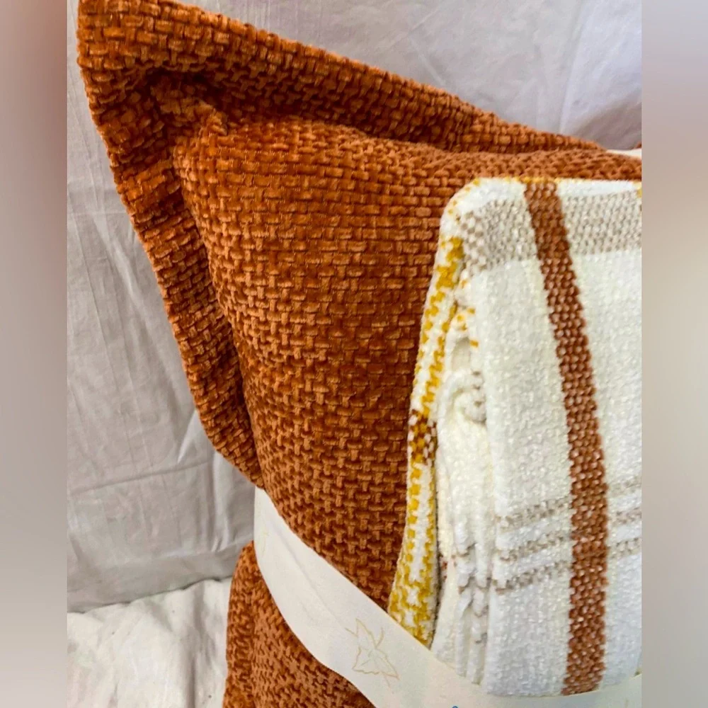 NWT Sheffield Home Plaid Throw Blanket & Textured Pillow Set Cozy Chenille